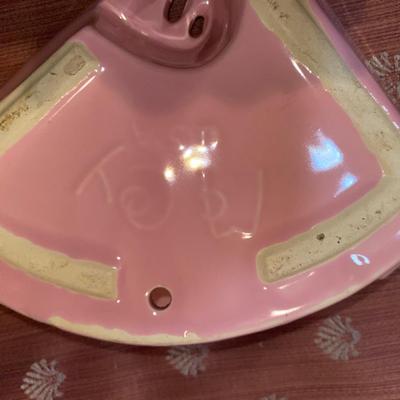 McCOY PINK FAN WALL POCKET INTRODUCED IN 1956