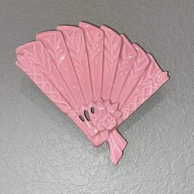 McCOY PINK FAN WALL POCKET INTRODUCED IN 1956