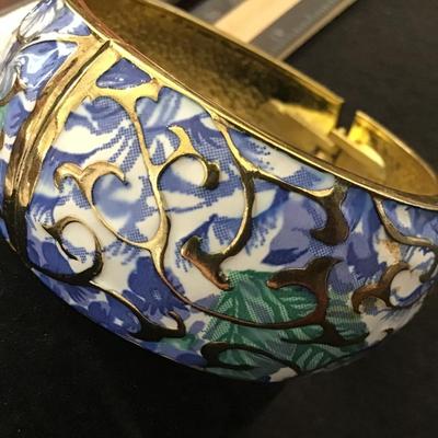 Beautiful Raised Gold Textured Blues Hinged Wide Floral pattern