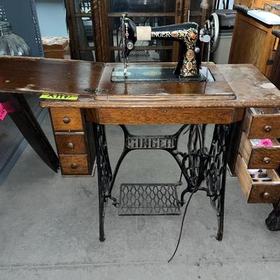 X116-antique singer sewing machine