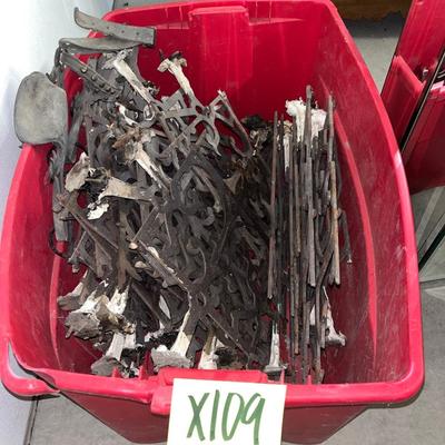 X109-cast-iron Fencing lot