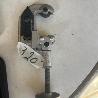 Pipe cutter