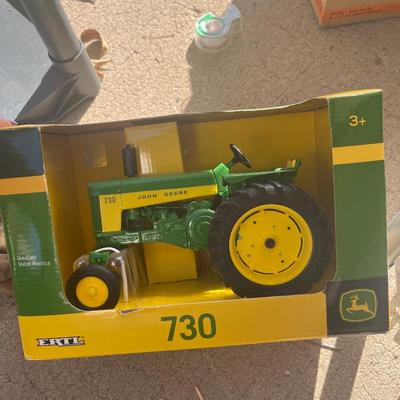 John deer 730 1/16 scale tractor
