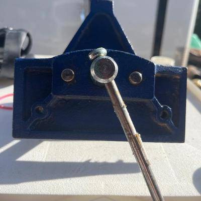 6” vice
