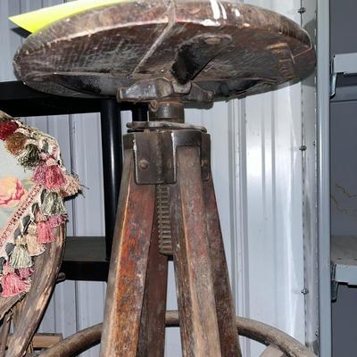 X101-Single stool