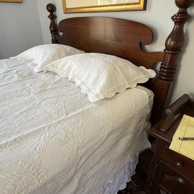 Beautiful queen baluster style wood headboard with metal bedframe