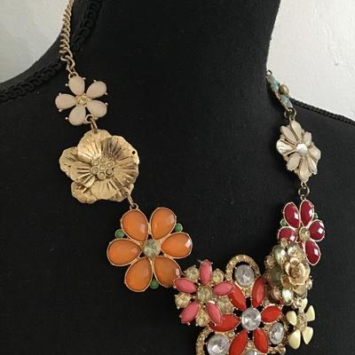 Very beautiful gold toned flower statement, necklace
