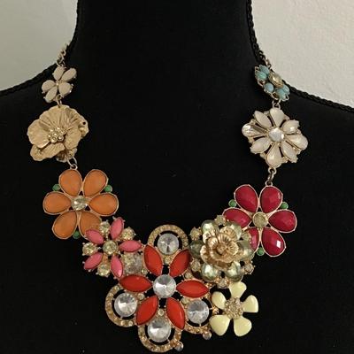 Very beautiful gold toned flower statement, necklace