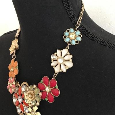 Very beautiful gold toned flower statement, necklace