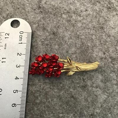 Vintage signed M Bouquet of red roses pin / Brooch