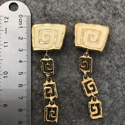 Vintage gold Tone metal with cream colored enamel inly spiral clip on earrings