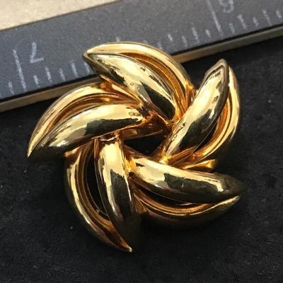 Dainty Vintage Brooch