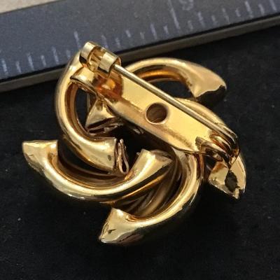 Dainty Vintage Brooch