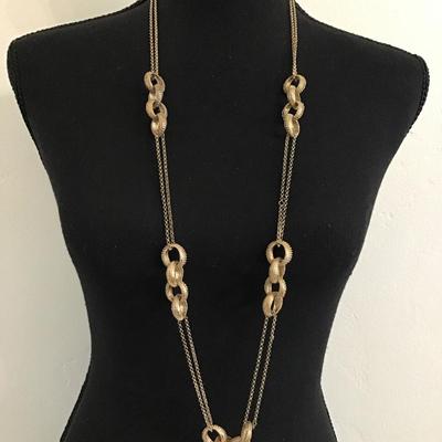 Really pretty gold tone, chain link fashion necklace