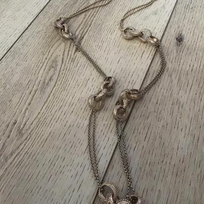 Really pretty gold tone, chain link fashion necklace
