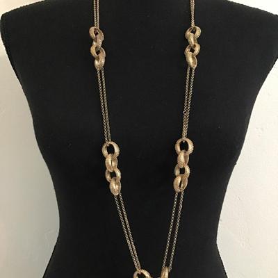 Really pretty gold tone, chain link fashion necklace