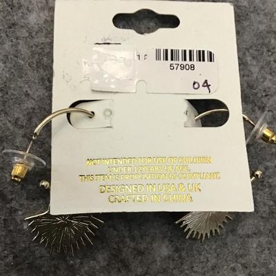 Cute Gold tone hoop earrings