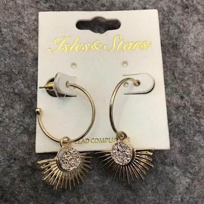 Cute Gold tone hoop earrings