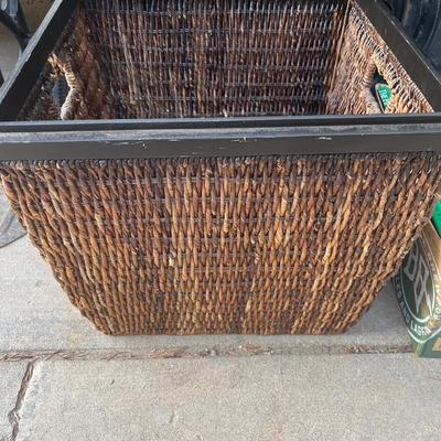 Tapered wood handle basket