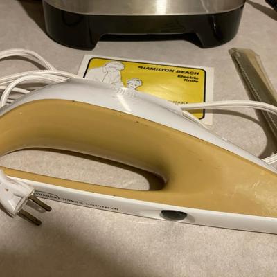 Cuisinart bread maker and electric knife