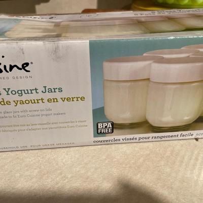 Electric yogurt maker & 6 extra jars