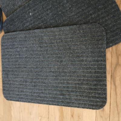 Small Lasko space heather with 4 Home collection Ribbed floor mats