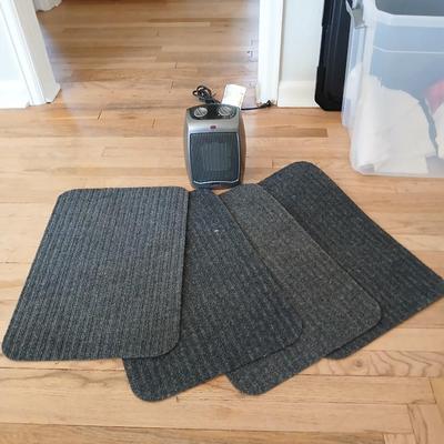 Small Lasko space heather with 4 Home collection Ribbed floor mats