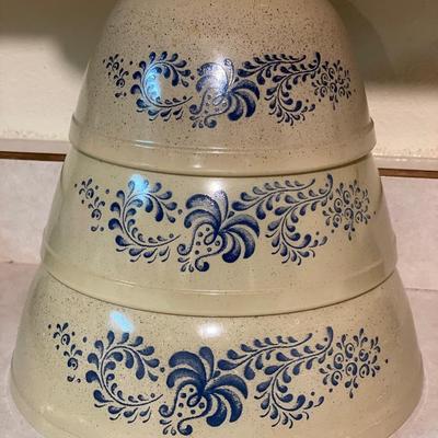 Pyrex Homestead Blue mixing bowls