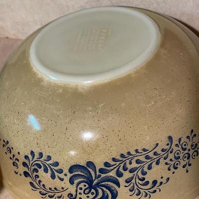 Pyrex Homestead Blue mixing bowls