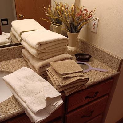 NICE BATH TOWELS, MCCOY VASE WITH FAUX FLOWERS AND MORE