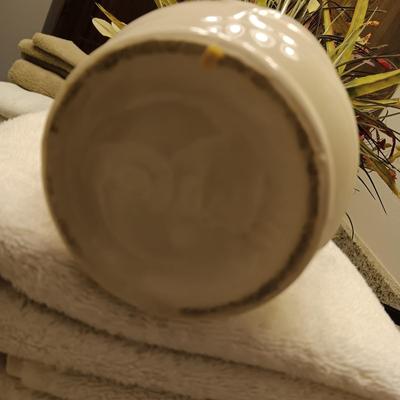 NICE BATH TOWELS, MCCOY VASE WITH FAUX FLOWERS AND MORE