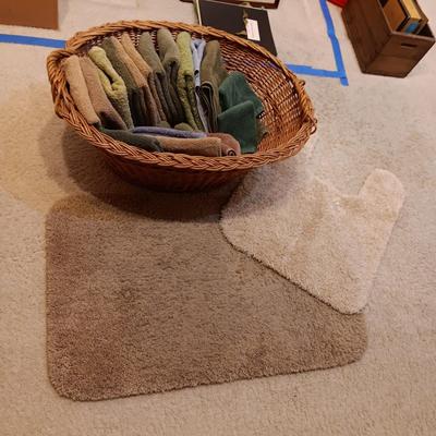 LARGE BASKET FULL OF HAND TOWELS AND WASHCLOTHS PLUS BATH RUGS