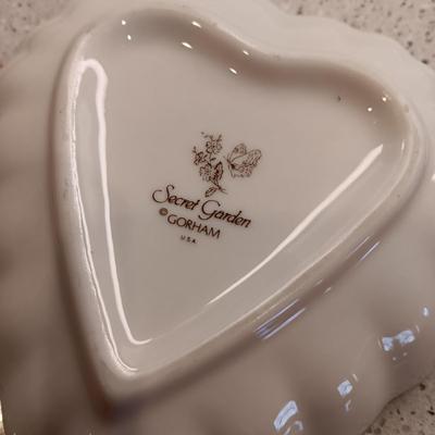 HOME DECOR AND COLLECTIBLES