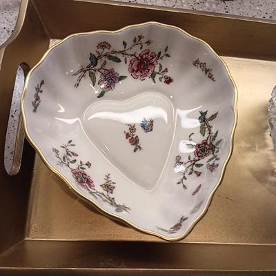 HOME DECOR AND COLLECTIBLES
