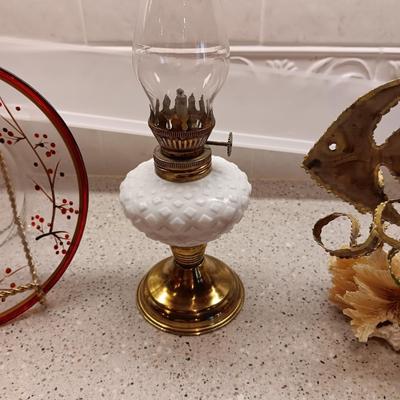 HOME DECOR AND COLLECTIBLES