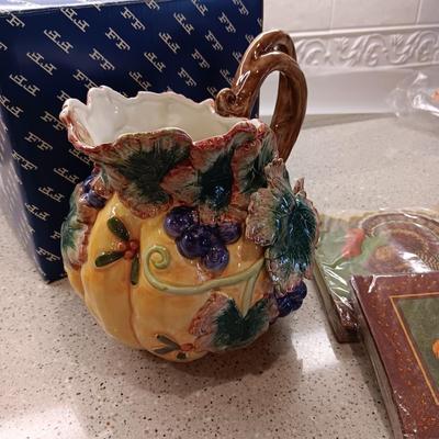 FITZ & FLOYD THANKSGIVING BOUQUET PITCHER AND NAPKINS