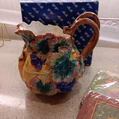 FITZ & FLOYD THANKSGIVING BOUQUET PITCHER AND NAPKINS