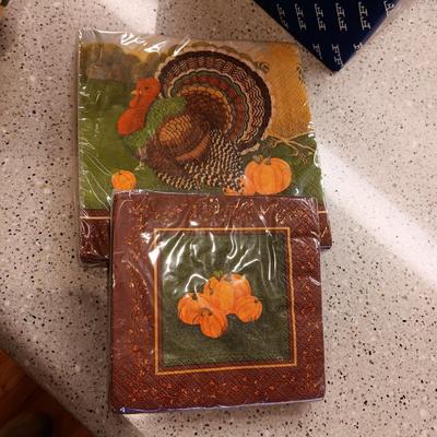 FITZ & FLOYD THANKSGIVING BOUQUET PITCHER AND NAPKINS