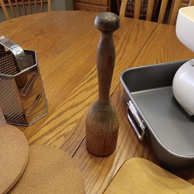 THE REMAINING KITCHEN ITEMS