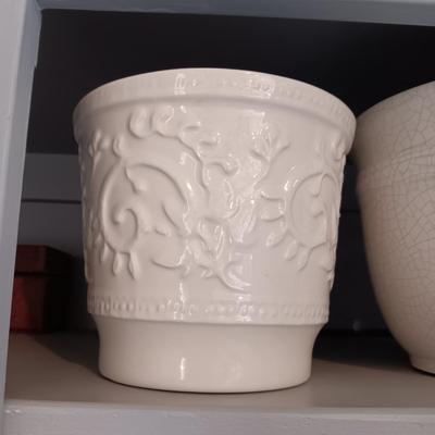 4 MEDIUM SIZE FLOWER POTS