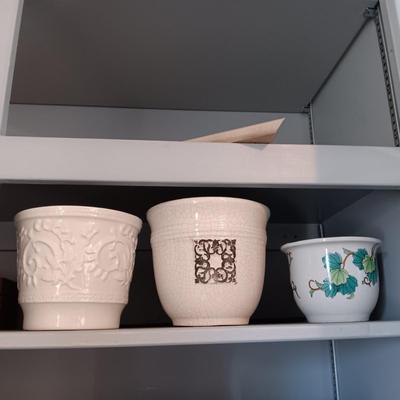 4 MEDIUM SIZE FLOWER POTS