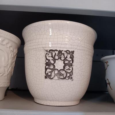 4 MEDIUM SIZE FLOWER POTS
