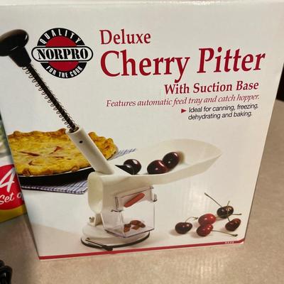 Butter warmer, cherry porter and 4 ceramic condiment holder