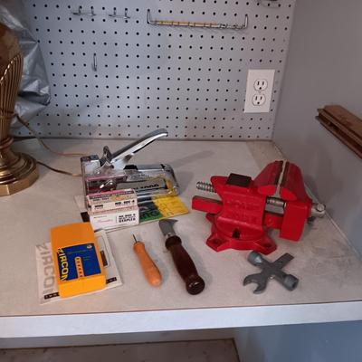 SWIVEL BENCH VISE, STUD FINDER AND MORE