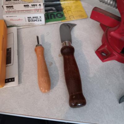 SWIVEL BENCH VISE, STUD FINDER AND MORE