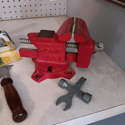 SWIVEL BENCH VISE, STUD FINDER AND MORE