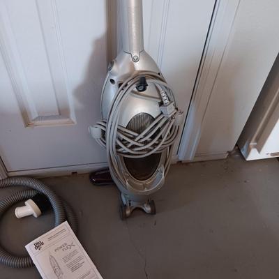 DIRT DEVIL POWER FLEX BAGLESS VACUUM