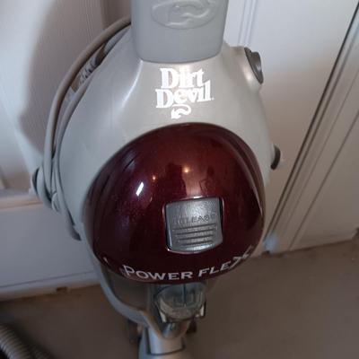 DIRT DEVIL POWER FLEX BAGLESS VACUUM