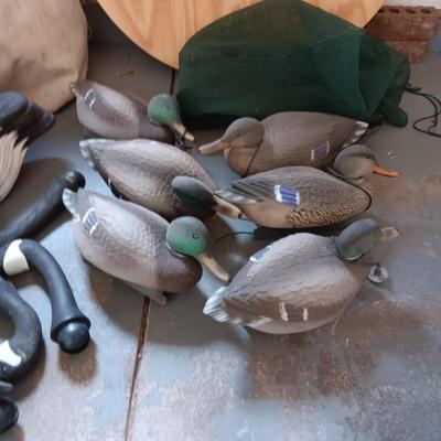 6 WEIGHTED DUCKS AND 8 GEESE HUNTING DECOYS
