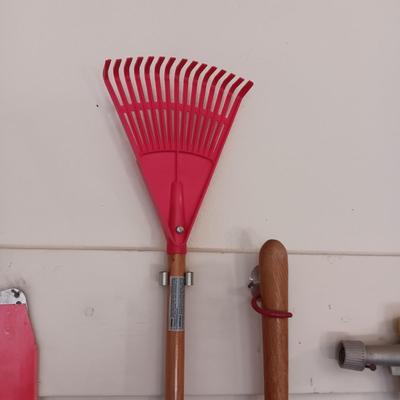 ELECTRIC HEDGE TRIMMERS AND OTHER YARD TOOLS